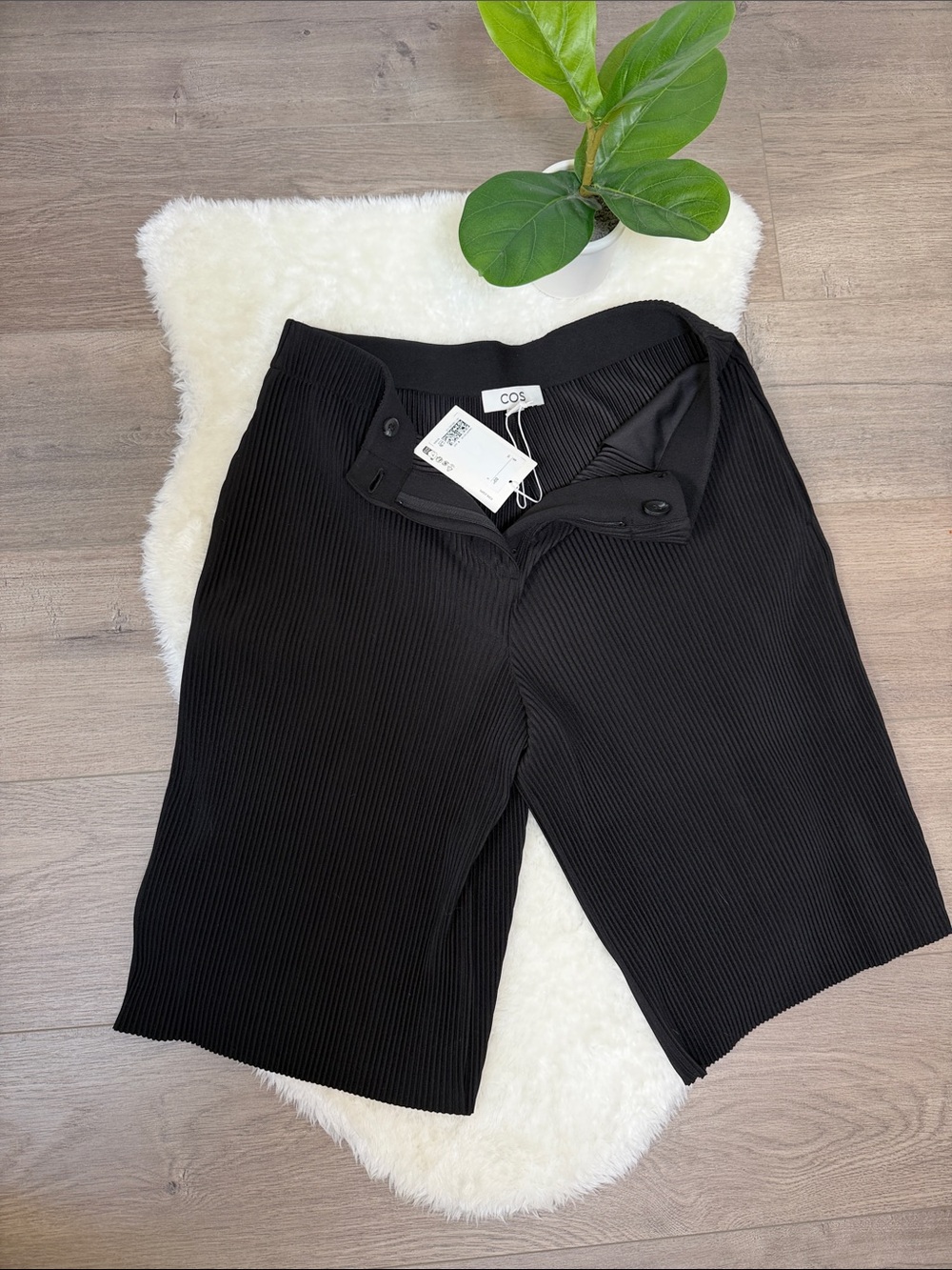 NWT COS Black Ribbed High-Waist Knit Shorts